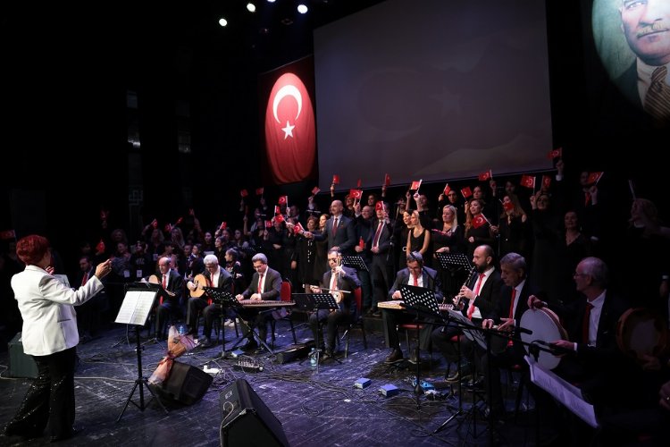 Atatürk’ün sevdiği şarkıları TEV Kocaeli Korosu seslendirdi