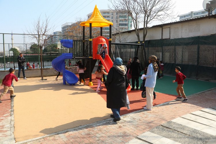 Büyükşehir, çocuklara güvenli oyun alanı oluşturuyor