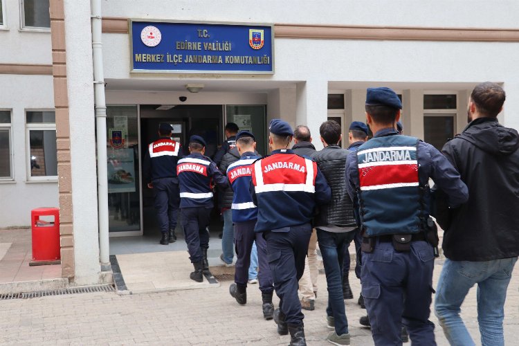 Edirne’de 9 FETÖ üyesi sınırda yakalandı