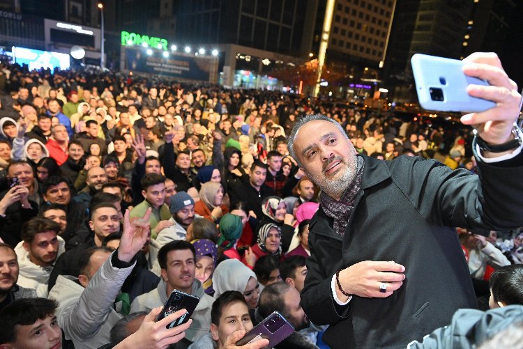 Bursa’da Başkan Aktaş’tan gençlere ‘her ay gece döneri’ sözü