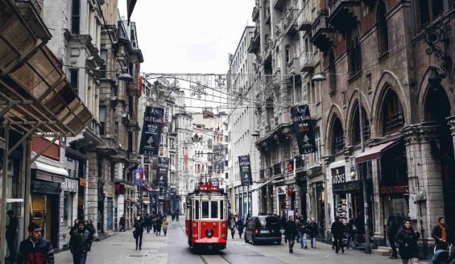 Istanbulun-gozde-caddeleri-kirada-yaristi.jpeg
