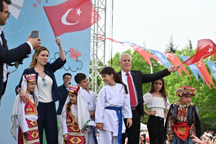 Bursa’da çocuklar bayramın tadını çıkarttı