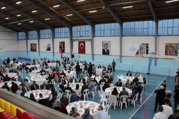 İzmir Foça’da Kaymakam Türköz’den iftar yemeği