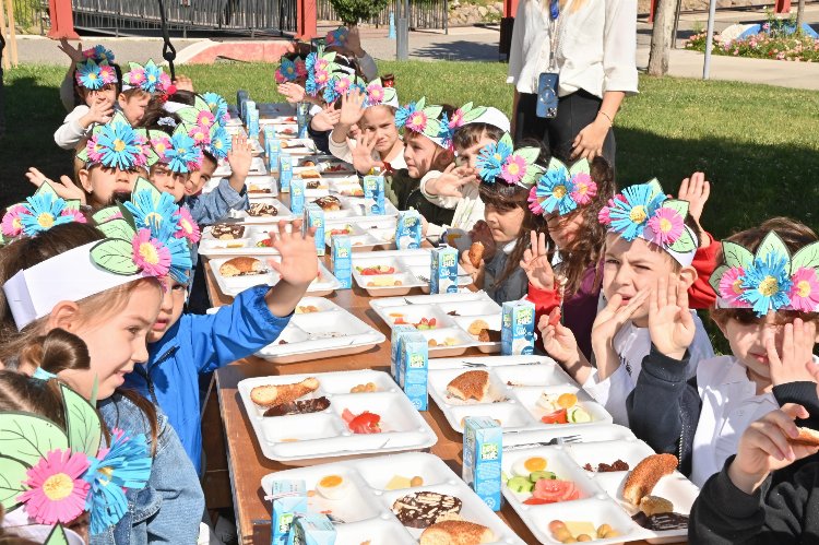 Başkan Zeyrek, öğrencilerle hıdırellez kahvaltısında buluştu