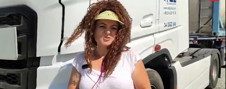 Çocuklarının okulu için tır şoförlüğü yapıyor