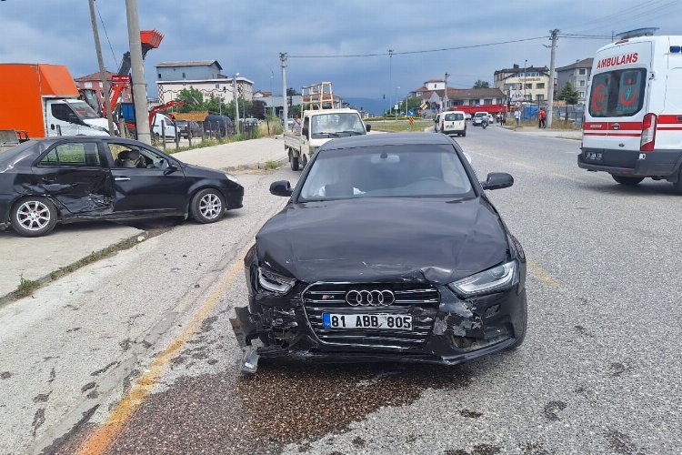 Düzce’de trafik kazası: 3 yaralı!