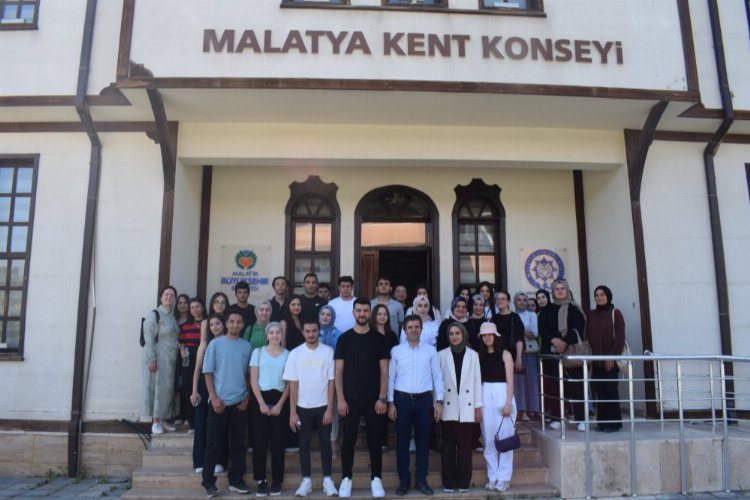 Malatya Kent Konseyi’ne öğrencilerden ziyaret