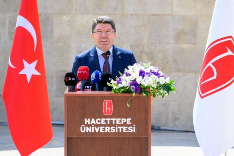 Bakan Tunç, hukuk ve iletişimcilerin heyecanına ortak oldu