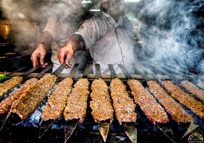 Yemek Mekanları: Lezzet Keşfiniz İçin En İyi Yollar