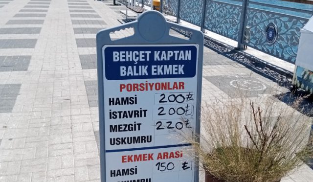 Balik-ekmek-Gemlikin-bir-numarali-lezzeti-olmayi-surduruyor.jpeg