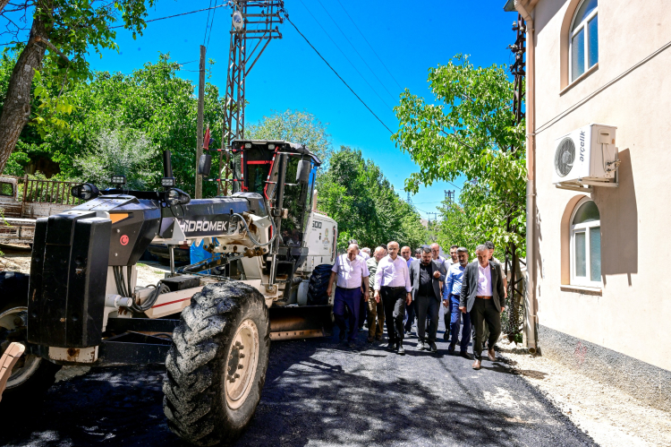 Başkan Er Hekimhan’daki yol çalışmalarını inceledi