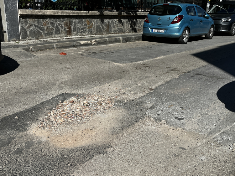 Bursa’da bu mahallenin yolları araç sahiplerine maddi sorun yaratıyor