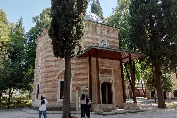 Bursa’da Şehzade Mustafa Türbesi yoğun ilgi görüyor