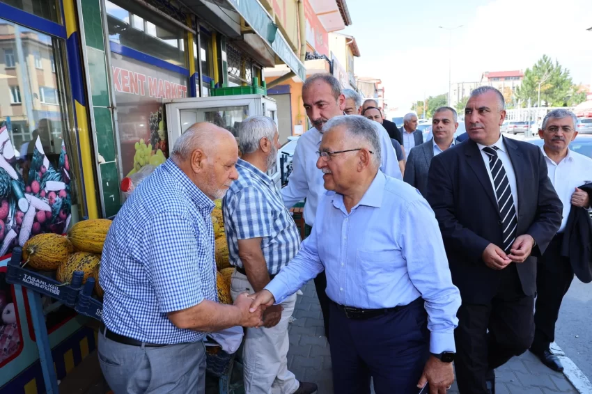 Büyükkılıç, Tomarza’da Dadaloğlu’nun torunları ile buluştu