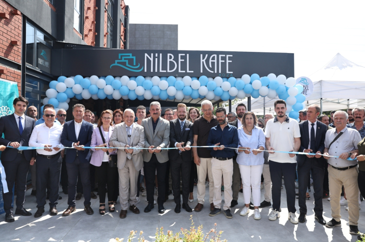 Nilüferliler’in yeni buluşma noktası ‘Nilbel Kafe’ hizmette… Kahveler Başkan’dan