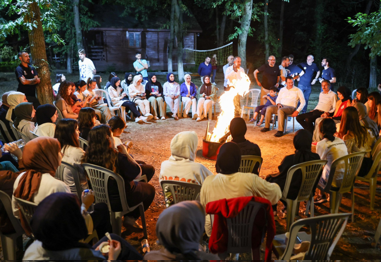 Sakarya’da Başkan Alemdar’dan kamp ateşi başında sohbet