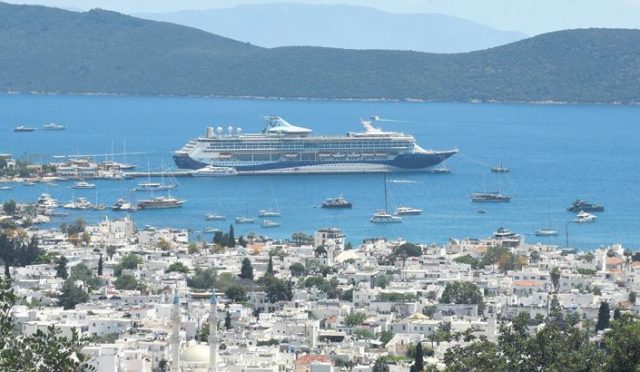 bodrumda-kruvaziyer-bereketi-11-kruvaziyer-ile-20-bin-turist-geldi-ZwszWTj1.jpg
