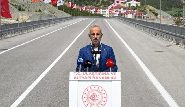 yeni-etraf-yolu-hizmete-acildi-ulkemizin-en-islek-otoyolu-artik-cok-daha-guvenli-0-GxbnPEQK.jpg
